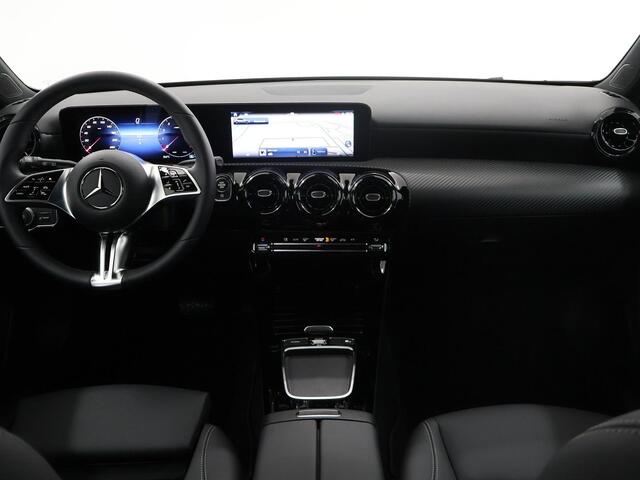 Mercedes-Benz A-KLASSE 180 Star Edition Stoelverwarming | 2x groot scherm | Led verl. | spiegelpakket | Achteruitrij camera |