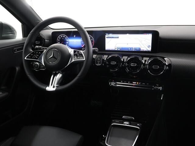 Mercedes-Benz A-KLASSE 180 Star Edition Stoelverwarming | 2x groot scherm | Led verl. | spiegelpakket | Achteruitrij camera |
