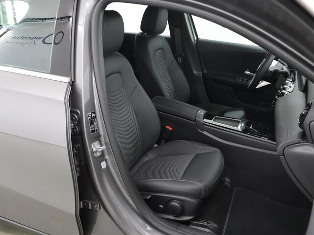Mercedes-Benz A-KLASSE 180 Star Edition Stoelverwarming | 2x groot scherm | Led verl. | spiegelpakket | Achteruitrij camera |