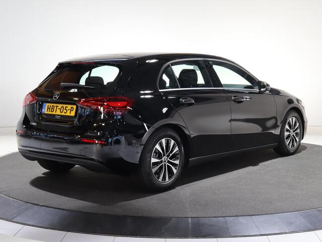 Mercedes-Benz A-KLASSE 180 Star Edition | Widescreen | Achteruitrijcamera | Led-koplampen | Parkeer assistent | Stoelverwarming |