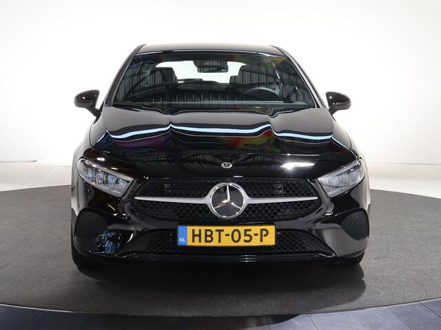 Mercedes-Benz A-KLASSE 180 Star Edition | Widescreen | Achteruitrijcamera | Led-koplampen | Parkeer assistent | Stoelverwarming |