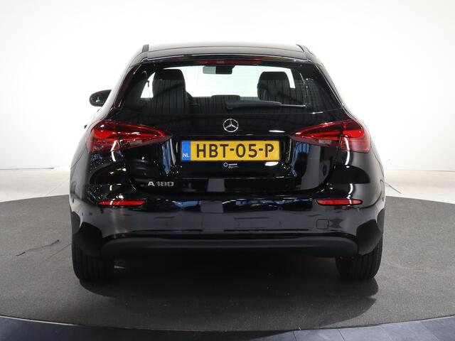 Mercedes-Benz A-KLASSE 180 Star Edition | Widescreen | Achteruitrijcamera | Led-koplampen | Parkeer assistent | Stoelverwarming |