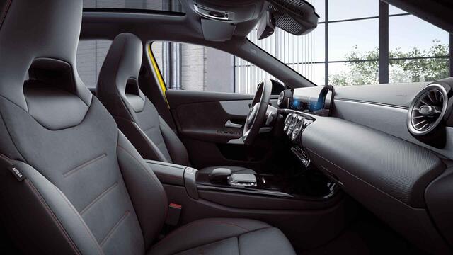 Mercedes-Benz A-KLASSE 180 Business Solution AMG | Night | Multibeam | Panoramadak | Widescreen | Sfeerverlichting |