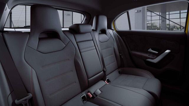 Mercedes-Benz A-KLASSE 180 Business Solution AMG | Night | Multibeam | Panoramadak | Widescreen | Sfeerverlichting |