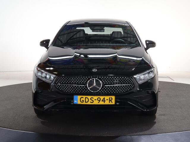 Mercedes-Benz A-KLASSE 250 e Star Edition AMG Line | Panoramaschuifdak | Nightpakket | Sfeerverlichting | MULTIBEAM LED | Stoelverwarming | Dodehoekassistent |