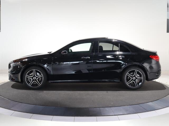 Mercedes-Benz A-KLASSE 250 e Star Edition AMG Line | Panoramaschuifdak | Nightpakket | Sfeerverlichting | MULTIBEAM LED | Stoelverwarming | Dodehoekassistent |