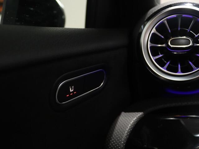 Mercedes-Benz A-KLASSE 250 e Star Edition AMG Line | Panoramaschuifdak | Nightpakket | Sfeerverlichting | MULTIBEAM LED | Stoelverwarming | Dodehoekassistent |