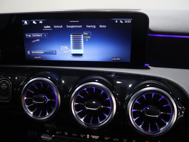 Mercedes-Benz A-KLASSE 250 e Star Edition AMG Line | Panoramaschuifdak | Nightpakket | Sfeerverlichting | MULTIBEAM LED | Stoelverwarming | Dodehoekassistent |