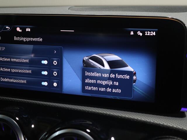 Mercedes-Benz A-KLASSE 250 e Star Edition AMG Line | Panoramaschuifdak | Nightpakket | Sfeerverlichting | MULTIBEAM LED | Stoelverwarming | Dodehoekassistent |