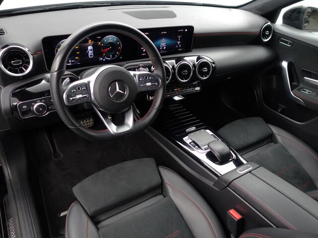 Mercedes-Benz A-KLASSE 200 AMG Premium Plus Aut- Panoramadak, Camera, Park Assist, Xenon Led, Stoelverwarming, Sport Interieur