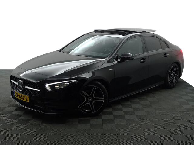 Mercedes-Benz A-KLASSE 200 AMG Premium Plus Aut- Panoramadak, Camera, Park Assist, Xenon Led, Stoelverwarming, Sport Interieur