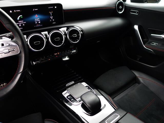 Mercedes-Benz A-KLASSE 200 AMG Premium Plus Aut- Panoramadak, Camera, Park Assist, Xenon Led, Stoelverwarming, Sport Interieur