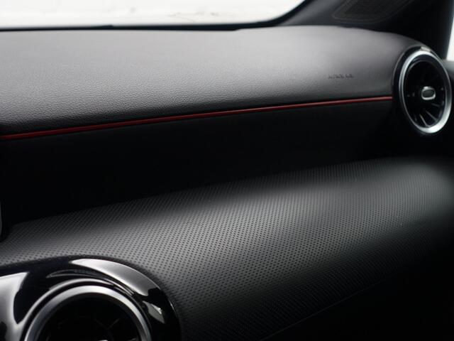 Mercedes-Benz A-KLASSE 200 AMG Premium Plus Aut- Panoramadak, Camera, Park Assist, Xenon Led, Stoelverwarming, Sport Interieur