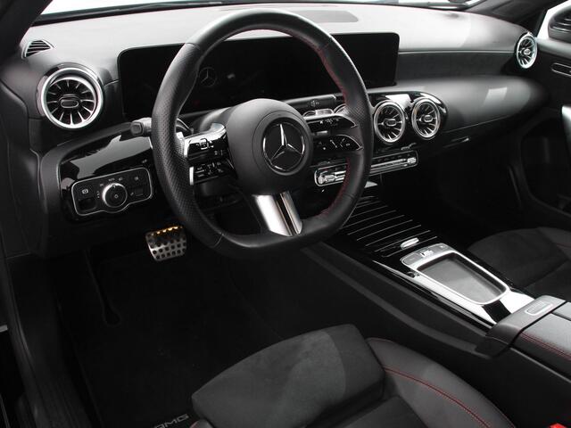 Mercedes-Benz A-KLASSE 200 177pk Automaat MHEV AMG Line Achteruitrij Camera Verwarmde voorstoelen Navigatie LED Climate control Adaptive Cruise control Parkeersensoren Apple Carplay & Android Auto