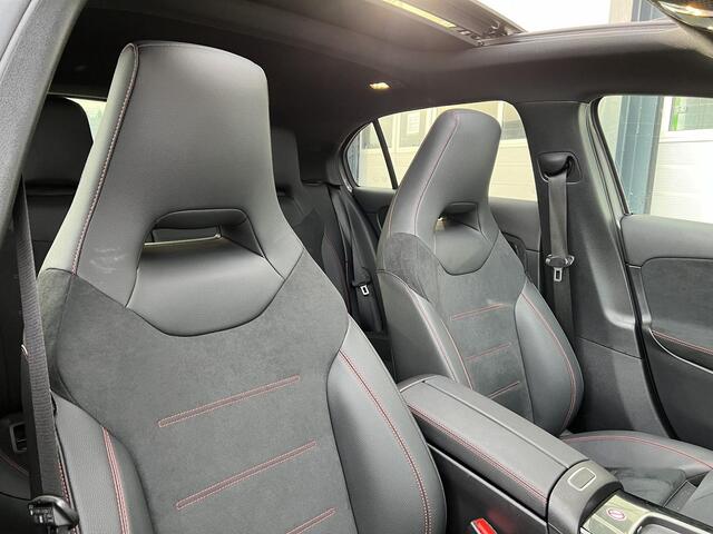 Mercedes-Benz A-KLASSE 180 AMG Line | Panoramadak | Trekhaak | MULTIBEAM LED Koplampen | Dodehoekassistent | Advanced Sound System | Apple CarPlay | Android Auto | Augmented Reality voor Navigatie | Donkergetint Glas Achter | Sfeerverlichting | Stoelverwarming