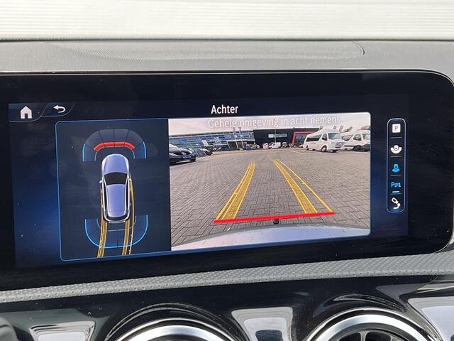 Mercedes-Benz A-KLASSE 180 AMG Line | Panoramadak | Trekhaak | MULTIBEAM LED Koplampen | Dodehoekassistent | Advanced Sound System | Apple CarPlay | Android Auto | Augmented Reality voor Navigatie | Donkergetint Glas Achter | Sfeerverlichting | Stoelverwarming