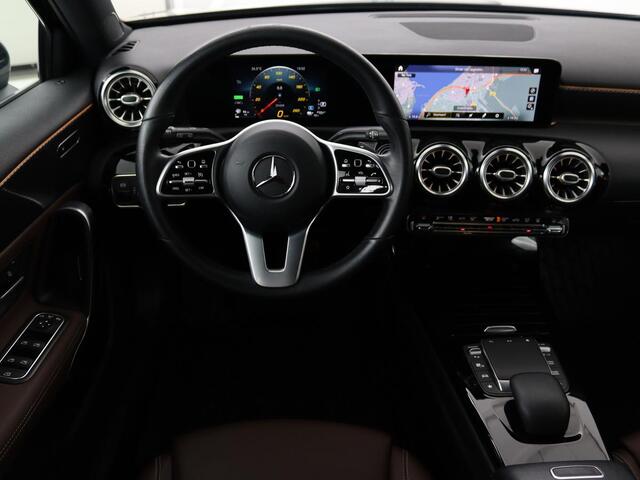 Mercedes-Benz A-KLASSE 250e | Sfeerverlichting | achteruitrijcamera | Cruise Control | Navigatie | Stoelverwarming | LMV | LED | DAB