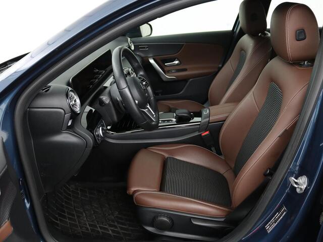 Mercedes-Benz A-KLASSE 250e | Sfeerverlichting | achteruitrijcamera | Cruise Control | Navigatie | Stoelverwarming | LMV | LED | DAB