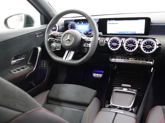 Mercedes-Benz A-KLASSE 250 e Limousine AMG Line Panoramadak | 19" AMG Velgen | MULTIBEAM LED-koplampen | Night-pakket