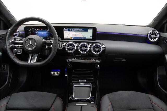 Mercedes-Benz A-KLASSE 250 e AMG Premium, Facelift, Pano, Camera, Widescreen, 2024 Hybrid