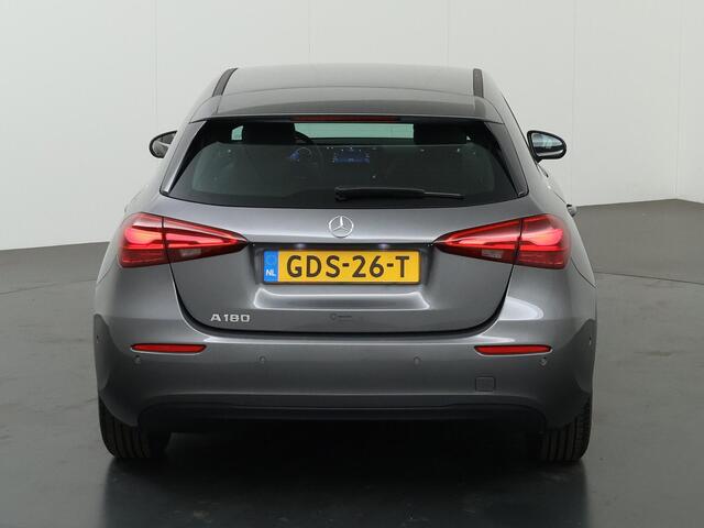 Mercedes-Benz A-KLASSE 180 Star Edition widescreen cockpit | Climate control | Parkeercamera | Stoelverwarming | Parkeercamera