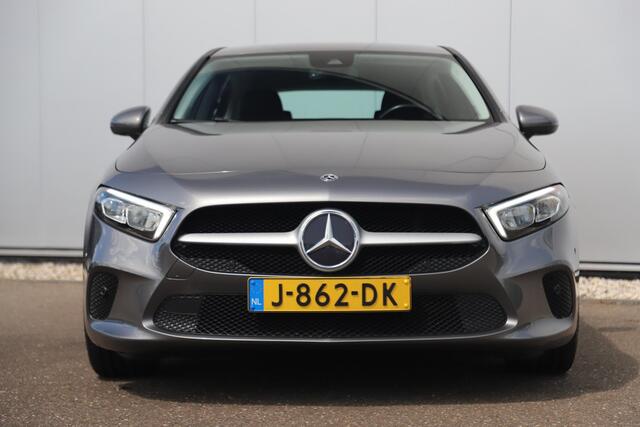 Mercedes-Benz A-KLASSE 160 Business Solution Trekhaak 19 inch LMV Widescreen Camera Clima Cruise Lane Assist Full LED Navigatie Stoelverwarming PDC