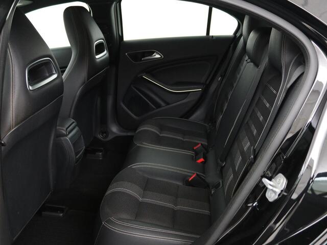 Mercedes-Benz A-KLASSE 180 Urban | Stoelverwarming | Navigatie | Sportstoelen | Half leder | Cruise control | Park Assist | Airco | Bluetooth