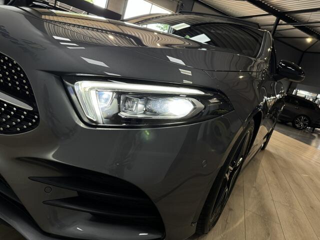 Mercedes-Benz A-KLASSE 180 Business Solution AMG Airco ECC | Panorama | Memory | Sfeer | Widescreen | Camera | Keyless | Matrix LED | Apple Carplay | Isofix | NAP