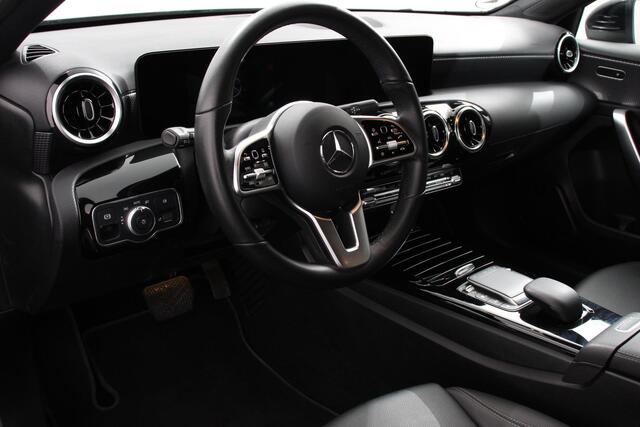 Mercedes-Benz A-KLASSE 200 163pk Progressive Automaat | DEMO ! | Navigatie Camera Park Assist Cruise Control Virtual Cockpit Progressive Pack Stoelverwarming LED High Performance