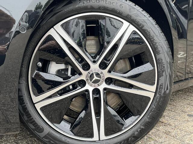 Mercedes-Benz A-KLASSE 250 e Star Edition Luxury Line | Night Pakket | Panoramadak | Dodehoekassistent | Multibeam LED Koplampen | Sfeerverlichting | Stoelverwarming | Achteruitrijcamera |
