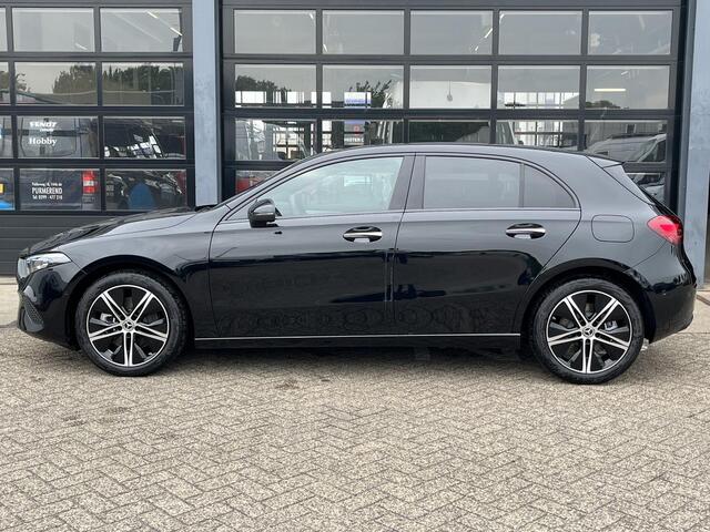 Mercedes-Benz A-KLASSE 250 e Star Edition Luxury Line | Night Pakket | Panoramadak | Dodehoekassistent | Multibeam LED Koplampen | Sfeerverlichting | Stoelverwarming | Achteruitrijcamera |