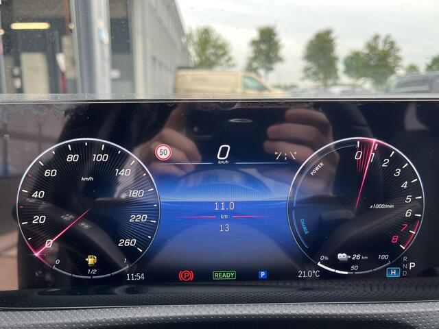 Mercedes-Benz A-KLASSE 250 e Star Edition Luxury Line | Night Pakket | Panoramadak | Dodehoekassistent | Multibeam LED Koplampen | Sfeerverlichting | Stoelverwarming | Achteruitrijcamera |