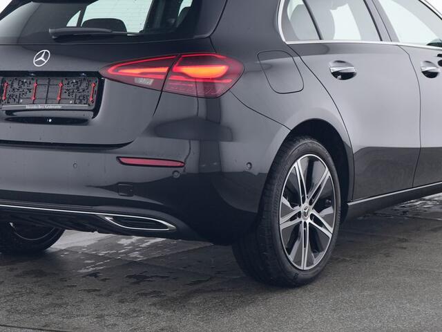 Mercedes-Benz A-KLASSE 250 e Face Lift Plug-In Hybride | Progressive Line Advanced Plus | Sfeerverlichting | Dodoehoek Assist | 18 Inch Velgen | Stuur en Stoelverwarming | Inclusief 24 maanden Mercedes-Benz Certified garantie voor Europa.