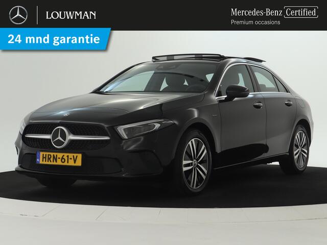 Mercedes-Benz A-KLASSE 250 e Sedan Plug-In Hybride | Panoramadak | Voorstoelen met memory | Dodehoek Assist | Sfeerverlichting. Inclusief 24 maanden MB Certified garantie voor Europa.