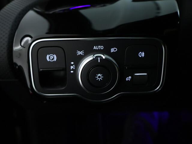 Mercedes-Benz A-KLASSE 250 e Sedan Plug-In Hybride | Panoramadak | Voorstoelen met memory | Dodehoek Assist | Sfeerverlichting. Inclusief 24 maanden MB Certified garantie voor Europa.