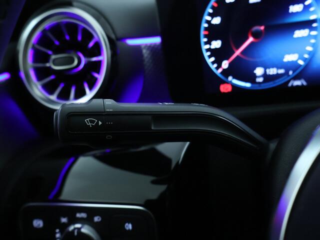 Mercedes-Benz A-KLASSE 250 e Sedan Plug-In Hybride | Panoramadak | Voorstoelen met memory | Dodehoek Assist | Sfeerverlichting. Inclusief 24 maanden MB Certified garantie voor Europa.