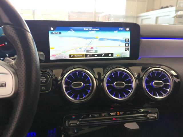 Mercedes-Benz A-KLASSE 200 AMG Sfeerverlichting Panoramadak Leer High-Performance Led Widescreen