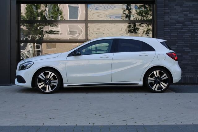 Mercedes-Benz A-KLASSE 180 Ambition | AMG LINE | STOELVERWARMING | SENSOREN V&A | NAVI | 18 INCH