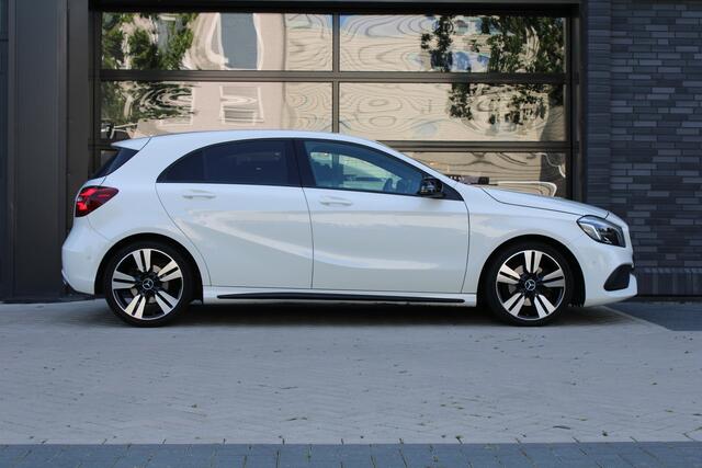 Mercedes-Benz A-KLASSE 180 Ambition | AMG LINE | STOELVERWARMING | SENSOREN V&A | NAVI | 18 INCH
