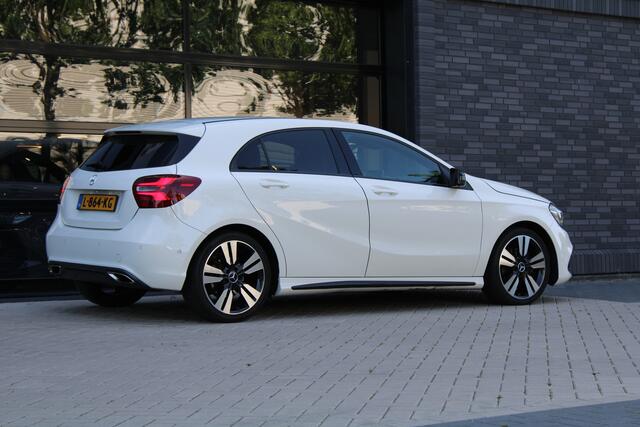 Mercedes-Benz A-KLASSE 180 Ambition | AMG LINE | STOELVERWARMING | SENSOREN V&A | NAVI | 18 INCH