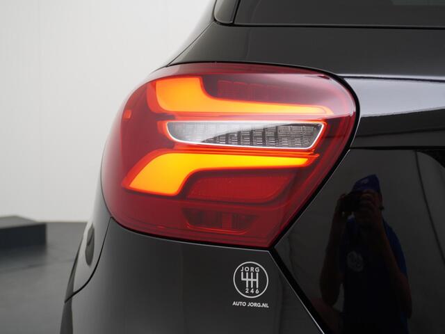 Mercedes-Benz A-KLASSE 180 AMG | Stoelverwarming | NL Auto | Pano Dak |