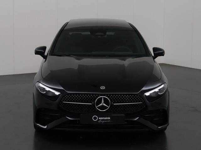 Mercedes-Benz A-KLASSE 180 Star Edition AMG Line | Nightpakket | 19-Inch | Panoramadak | Sfeerverlichting | Memory | Keyless