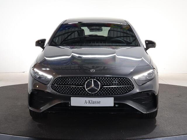 Mercedes-Benz A-KLASSE 250e Business Solution AMG | Dodehoekassistent | Panoramaschuifdak | 360°-camera | 19 inch AMG-velgen