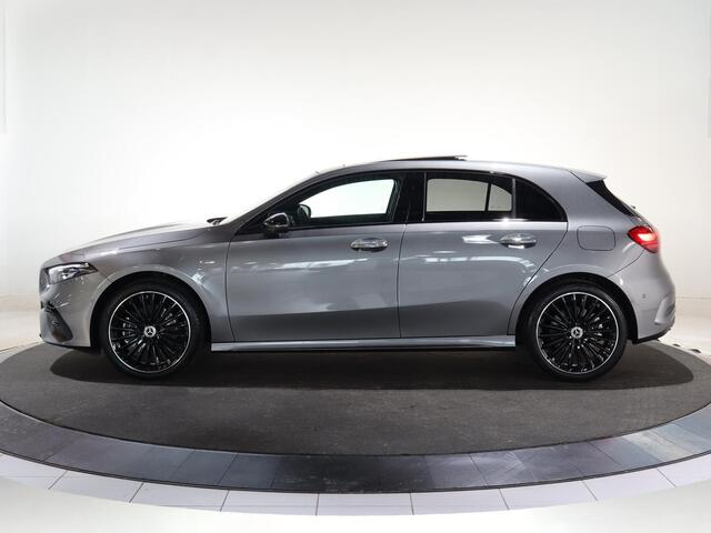 Mercedes-Benz A-KLASSE 250e Business Solution AMG | Dodehoekassistent | Panoramaschuifdak | 360°-camera | 19 inch AMG-velgen