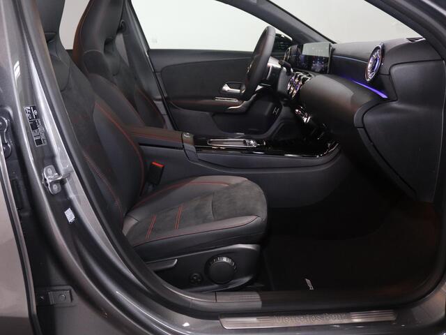 Mercedes-Benz A-KLASSE 250e Business Solution AMG | Dodehoekassistent | Panoramaschuifdak | 360°-camera | 19 inch AMG-velgen