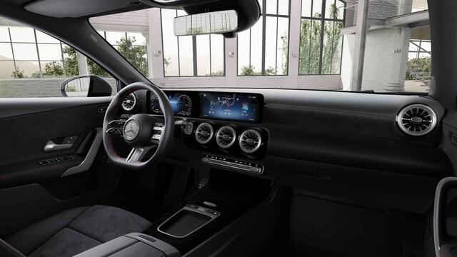 Mercedes-Benz A-KLASSE 250e Business Solution AMG | Dodehoekassistent | Panoramaschuifdak | 360°-camera | 19 inch AMG-velgen |