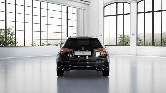 Mercedes-Benz A-KLASSE 250e Business Solution AMG | Dodehoekassistent | Panoramaschuifdak | 360°-camera | 19 inch AMG-velgen |