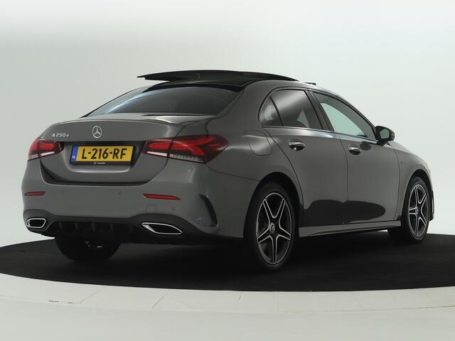 Mercedes-Benz A-KLASSE 250 e Business Solution AMG Limited | Panoramadak | Achteruitrijcamera | Nightpakket | Sfeerverlichting | Inclusief 24 maanden MB Certified garantie voor Europa.