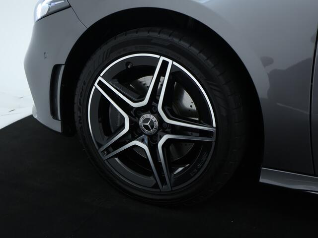 Mercedes-Benz A-KLASSE 250 e Business Solution AMG Limited | Panoramadak | Achteruitrijcamera | Nightpakket | Sfeerverlichting | Inclusief 24 maanden MB Certified garantie voor Europa.