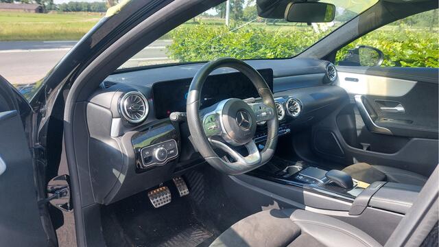 Mercedes-Benz A-KLASSE 250 e Premium Plus CLIMA/NAVI/LED/PANO BJ 2021